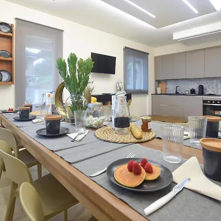 4 Bedroom Gorgeous In Vakantiehuis