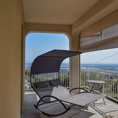 4 Bedroom Gorgeous In בית נופש מסרוסה