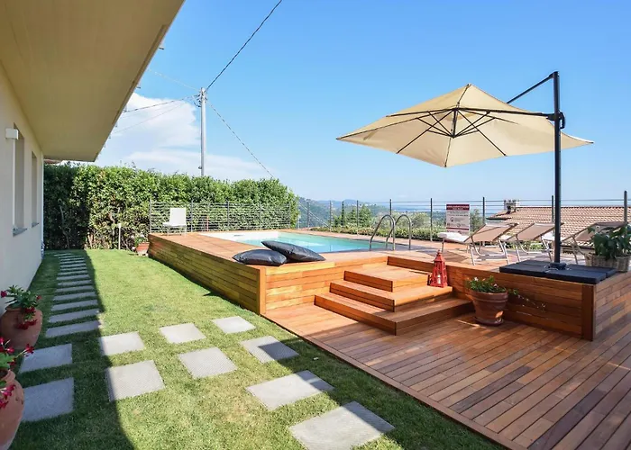 4 Bedroom Gorgeous In Massarosa