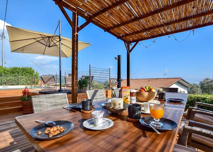 4 Bedroom Gorgeous In Massarosa