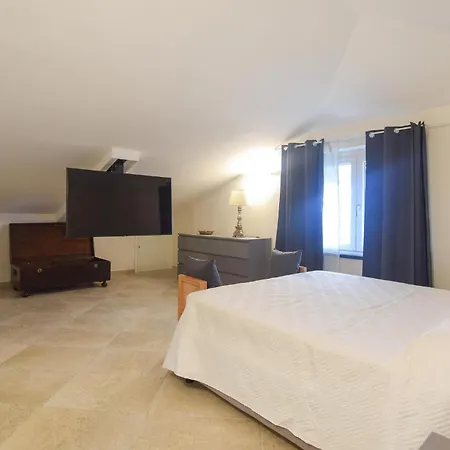 4 Bedroom Gorgeous In Holiday home Massarosa