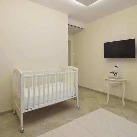 4 Bedroom Gorgeous In Massarosa