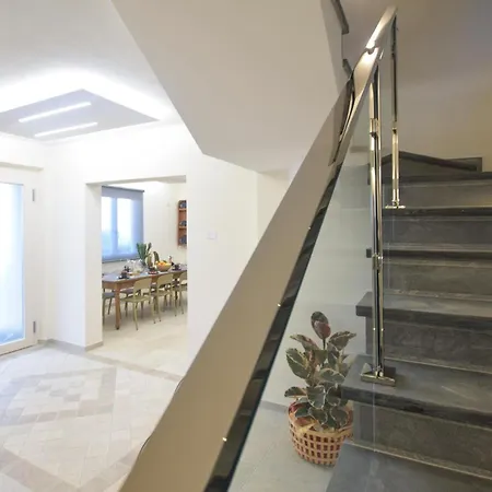 4 Bedroom Gorgeous In *