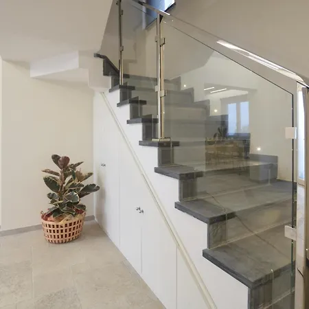 4 Bedroom Gorgeous In Holiday home